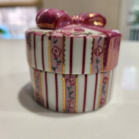 Musical Trinket Box from A Mother's Love Heirloom Porcelain Collection - Picture 4 of 6
